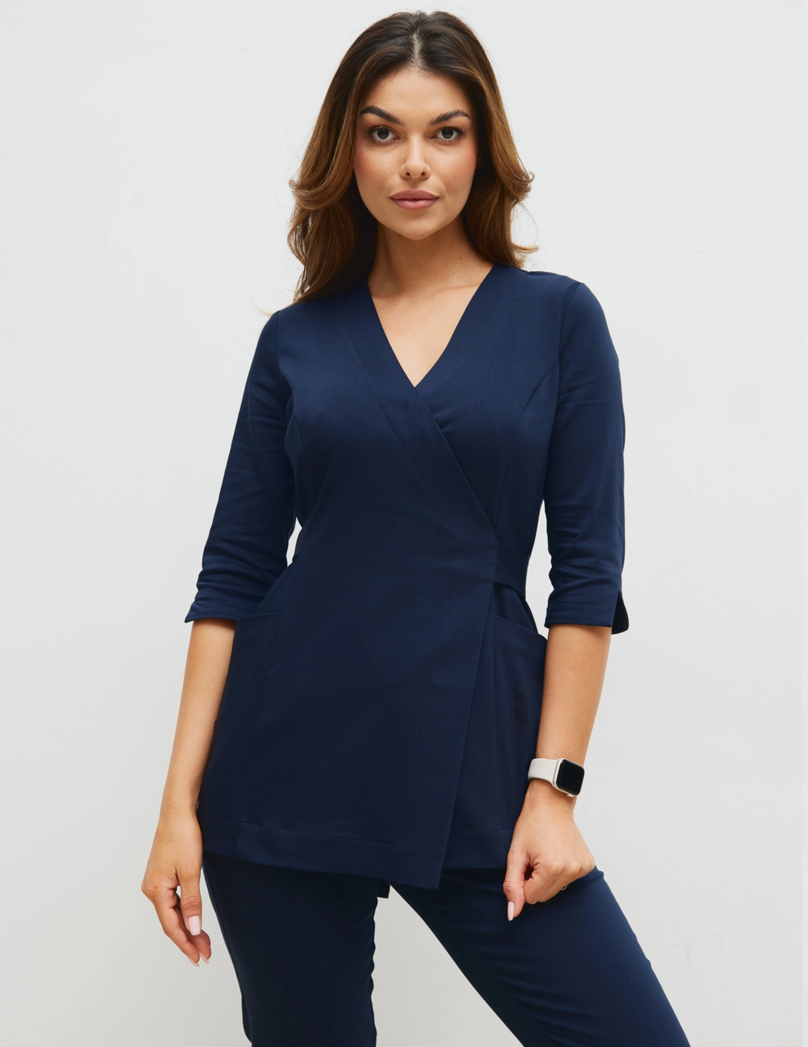 Bluza medyczna wiązana Rosalie - WOODROSE