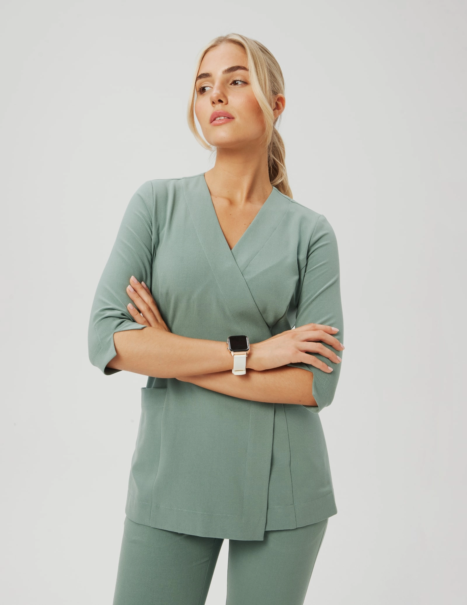 Bluza medyczna wiązana Rosalie - WOODROSE Bluza medyczna wiązana Rosalie - WOODROSE