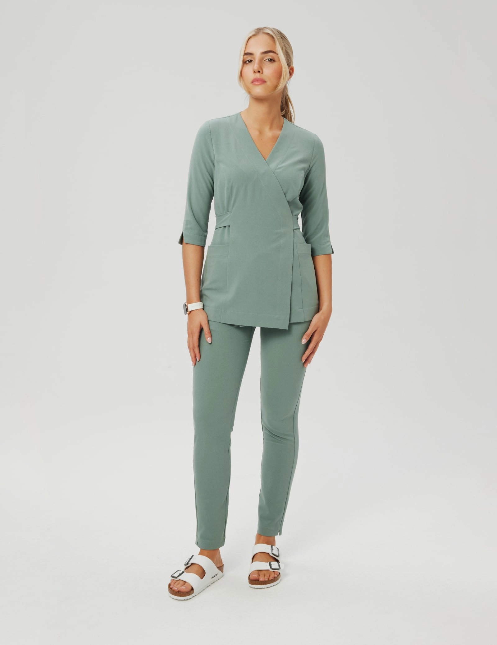 Bluza medyczna wiązana Rosalie - WOODROSE Bluza medyczna wiązana Rosalie - WOODROSE