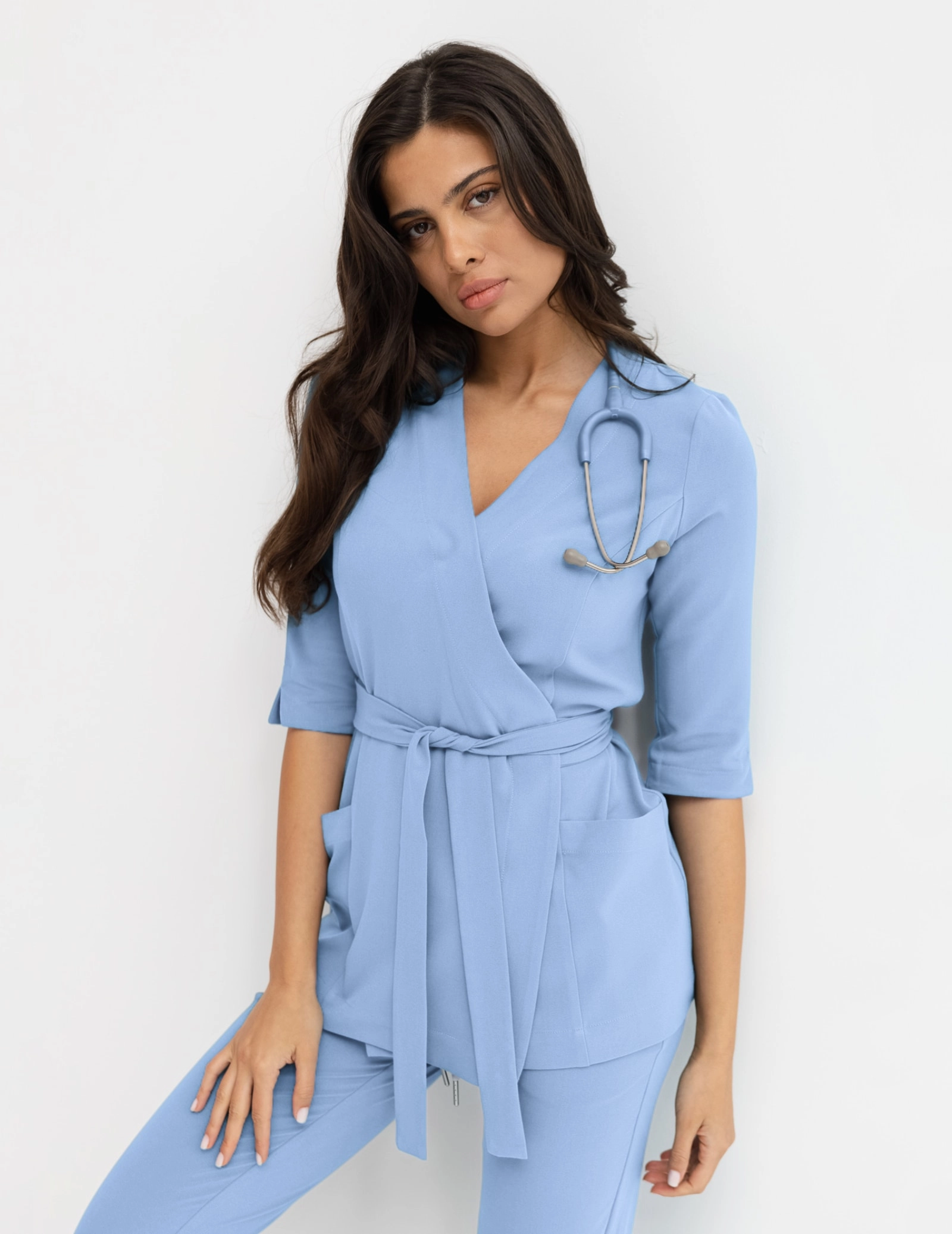 Bluza medyczna wiązana Rosalie - CEIL BLUE Bluza medyczna wiązana Rosalie - CEIL BLUE