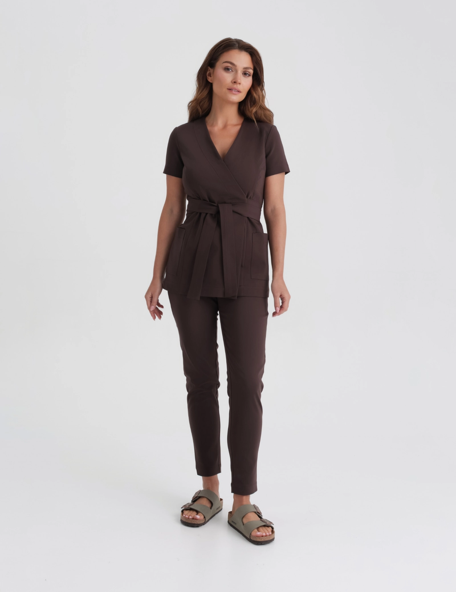 Bluza Medyczna Wiązana Auri - ESPRESSO Bluza Medyczna Wiązana Auri - ESPRESSO
