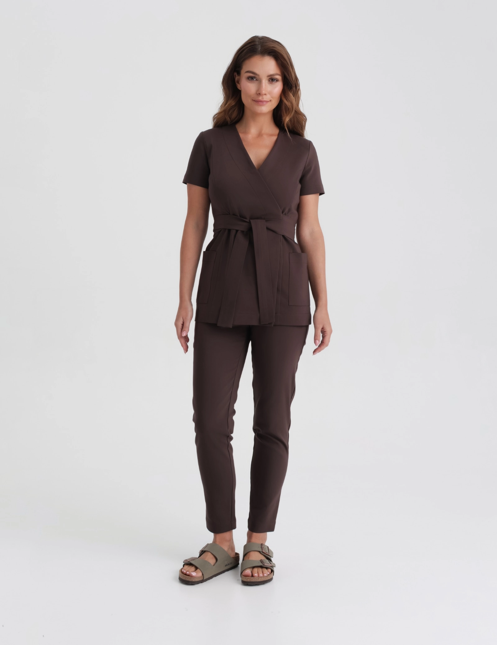 Bluza Medyczna Wiązana Auri - ESPRESSO Bluza Medyczna Wiązana Auri - ESPRESSO