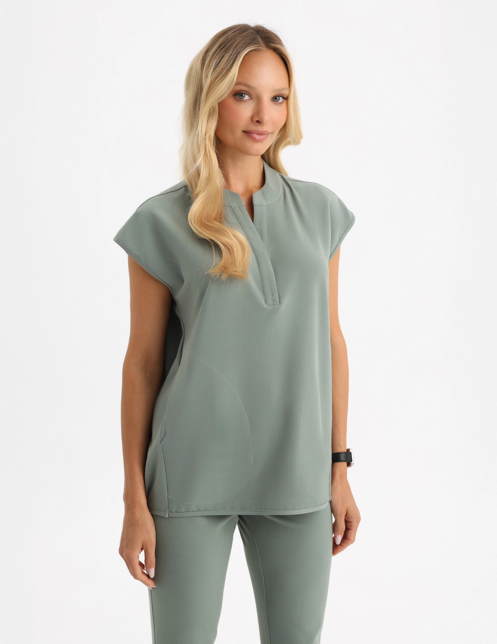 Bluza Medyczna Khloe - DUSTY GREEN Bluza Medyczna Khloe - DUSTY GREEN