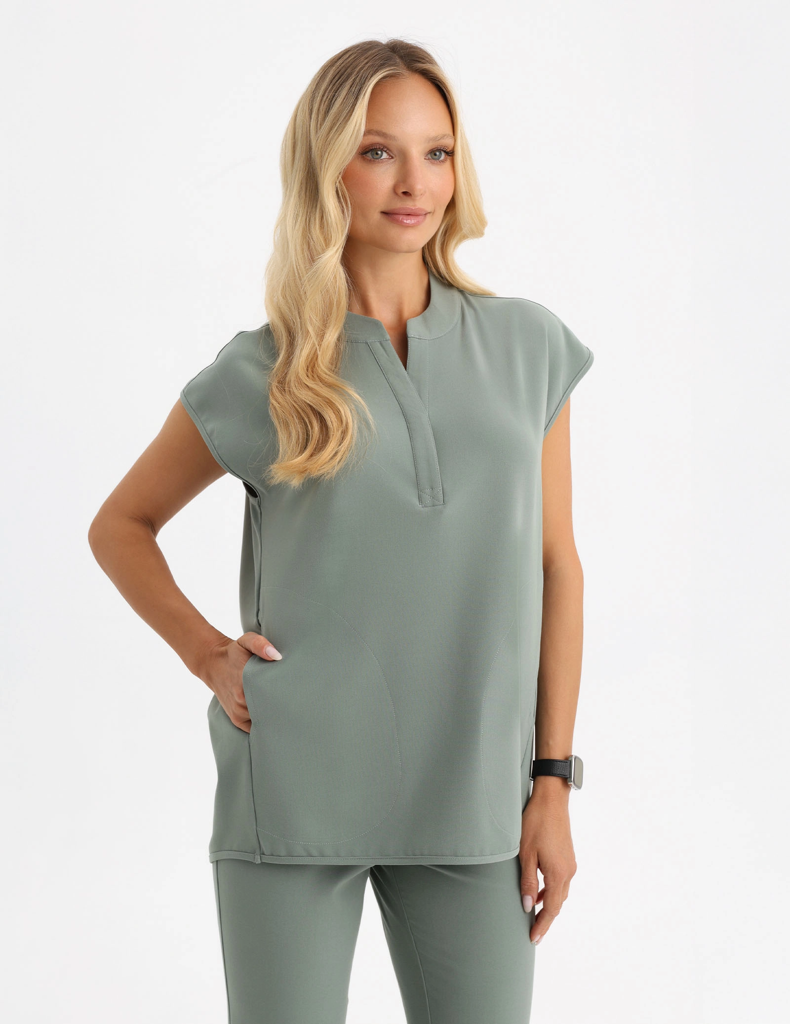 Bluza Medyczna Khloe - DUSTY GREEN Bluza Medyczna Khloe - DUSTY GREEN