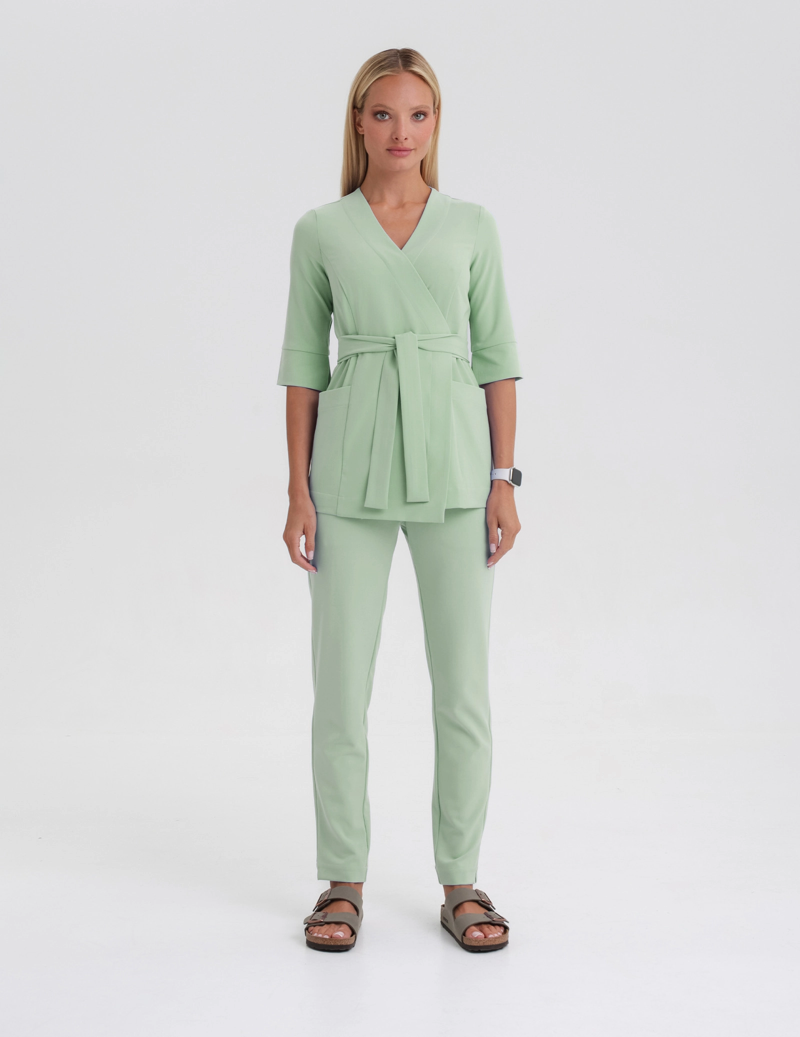 Bluza medyczna wiązana Rosalie - MATCHA LATTE