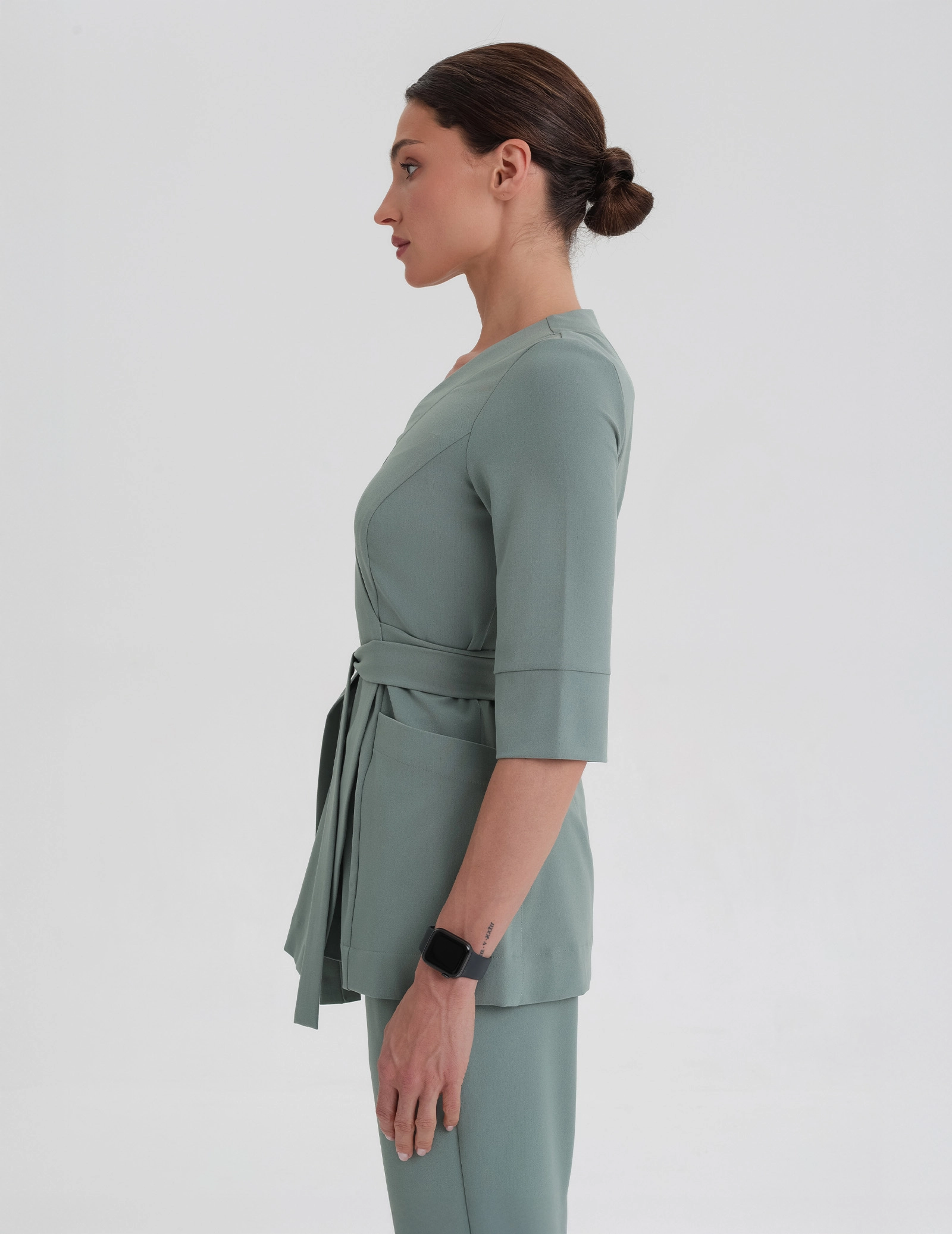 Bluza medyczna wiązana Rosalie - WOODROSE