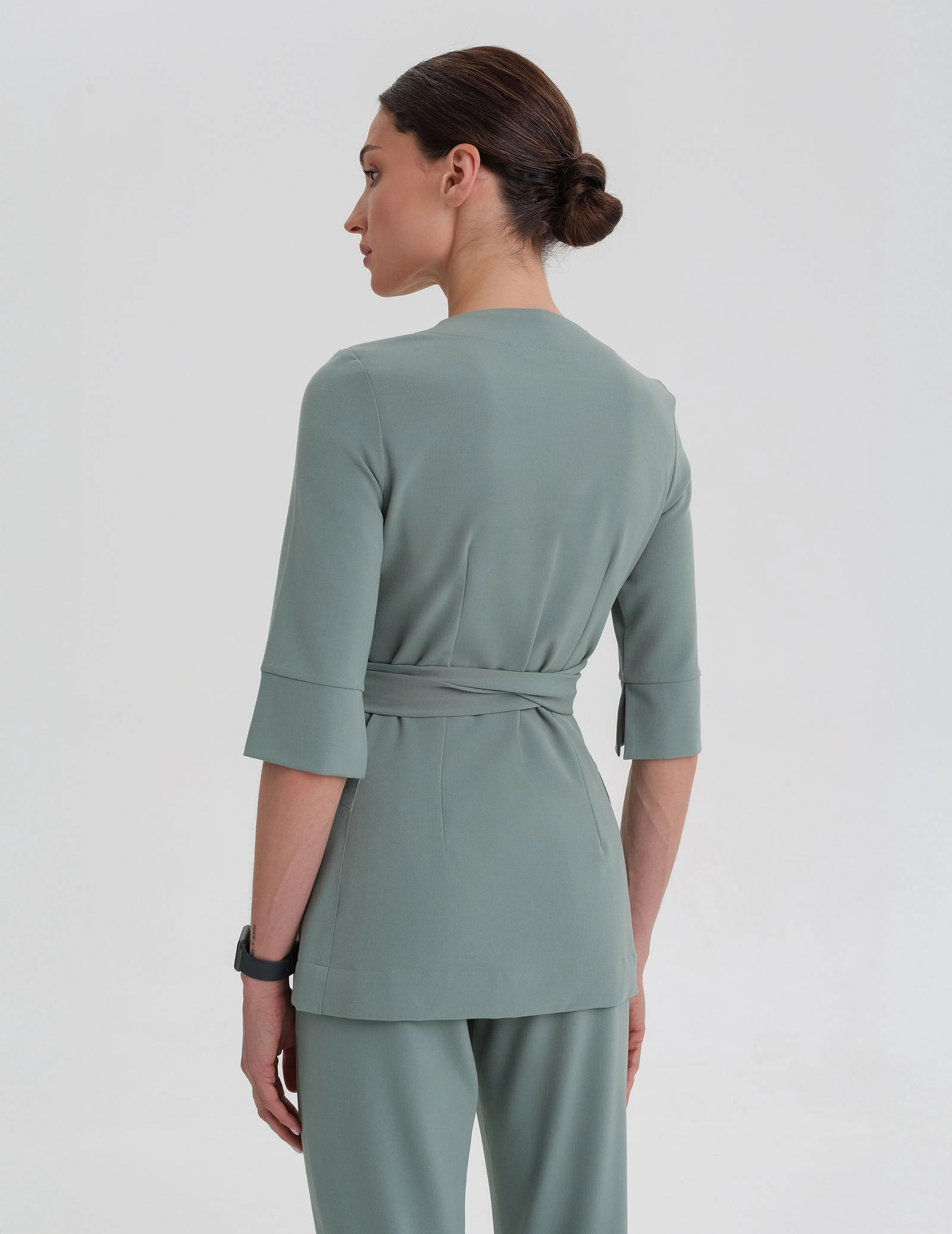 Bluza medyczna wiązana Rosalie - WOODROSE