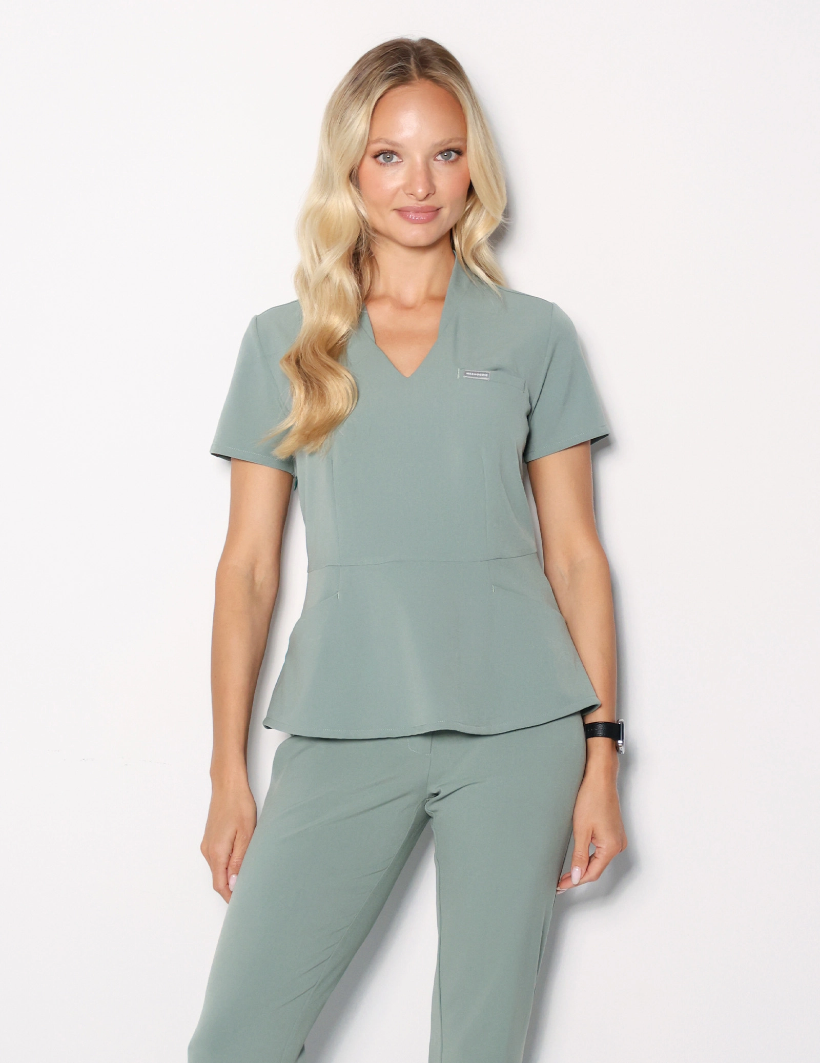 Bluza Medyczna Kori - DUSTY GREEN Bluza Medyczna Kori - DUSTY GREEN