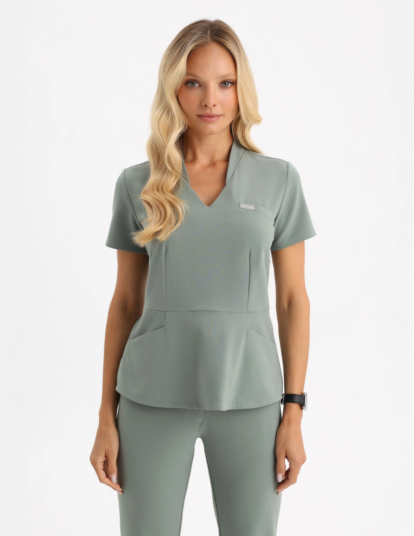Bluza Medyczna Kori - DUSTY GREEN Bluza Medyczna Kori - DUSTY GREEN
